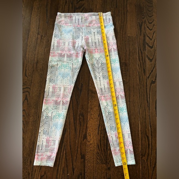 *LIKE NEW* Fabletics Women’s S Define PowerHold Mid-Rise Leggings - Arctic Print - Picture 10 of 12